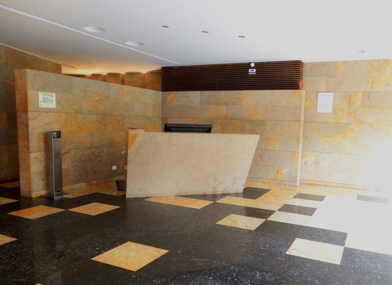 Apartamento en Venta Chico Reservado Exterior 3 Alcobas y Terraza. Moderno