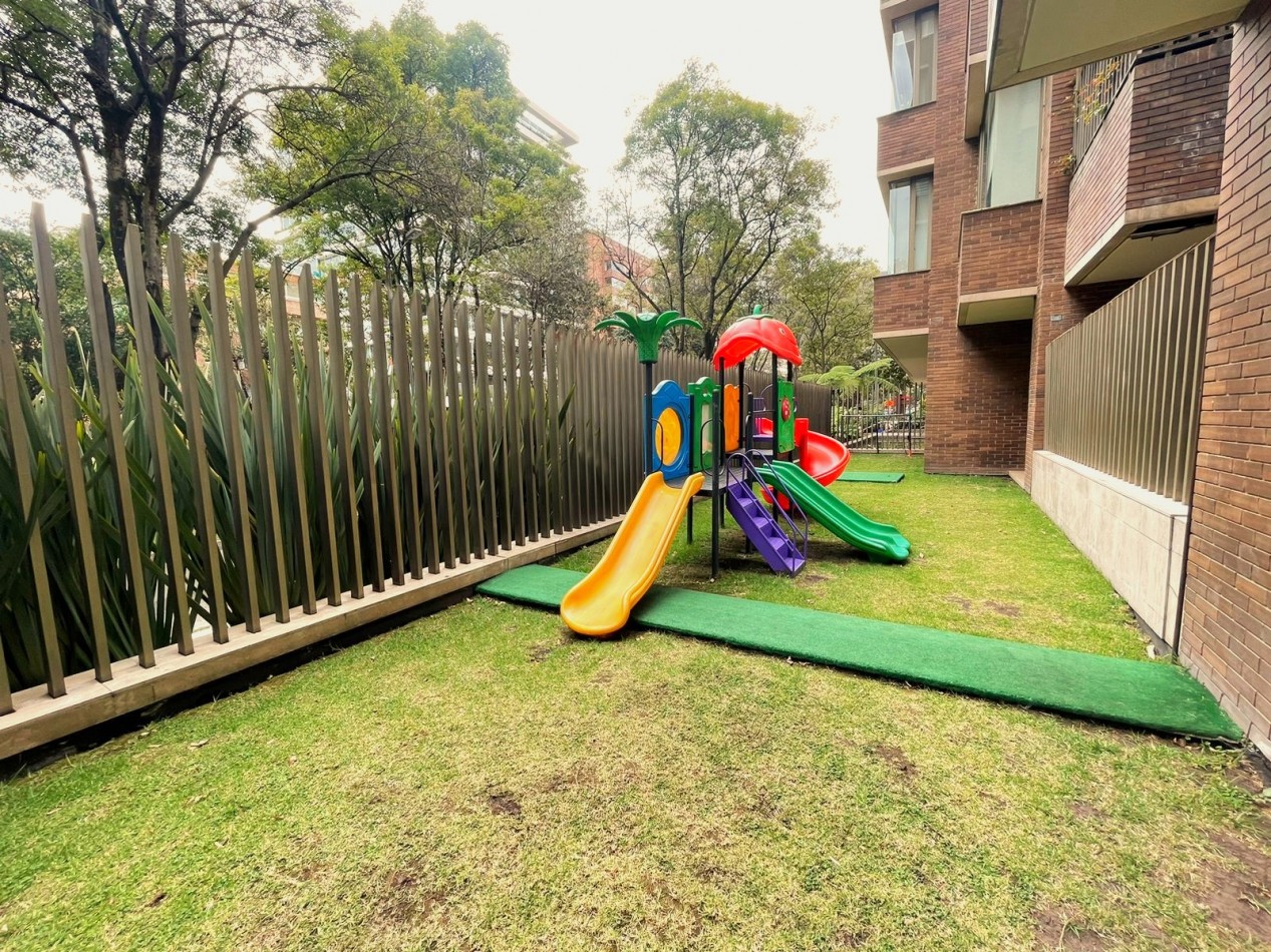 Apartamento en Venta Chico Reservado Exterior Piso 10 con 4 Alcobas