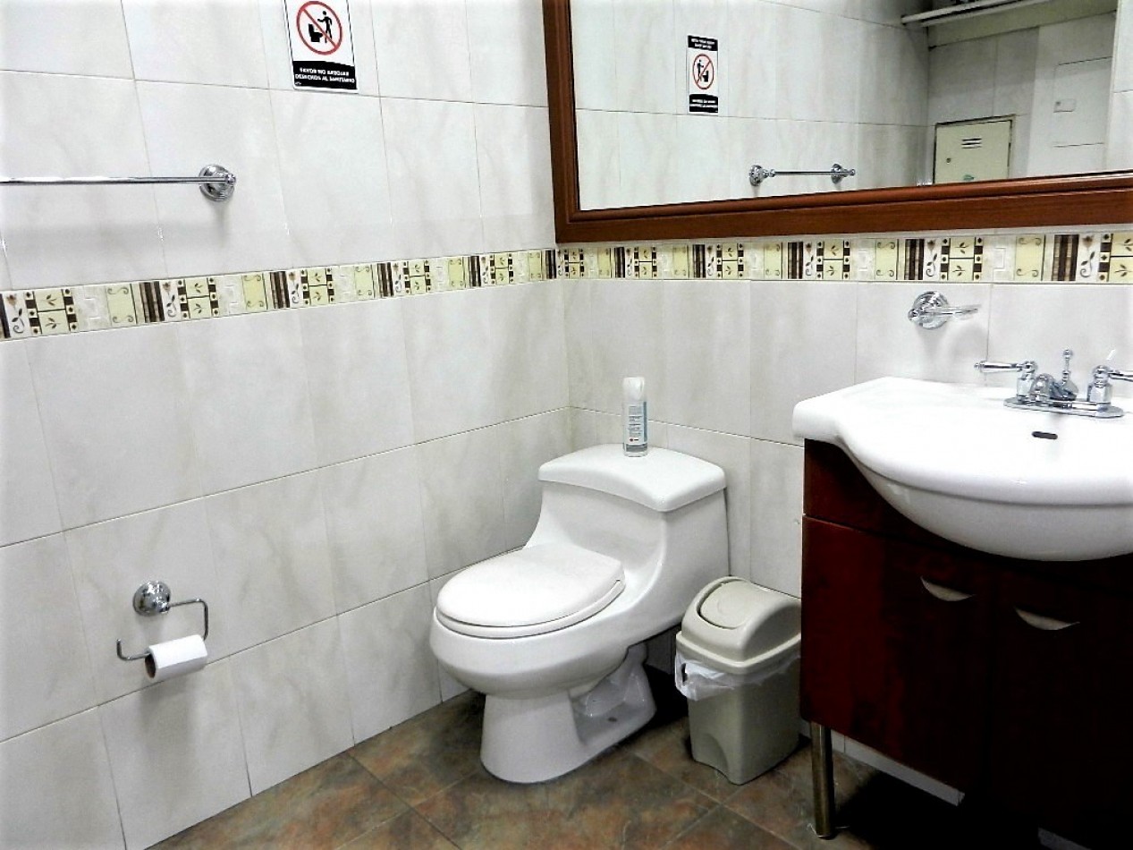 Oficina en Venta Chapinero  Esquinera con 2 parqueaderos