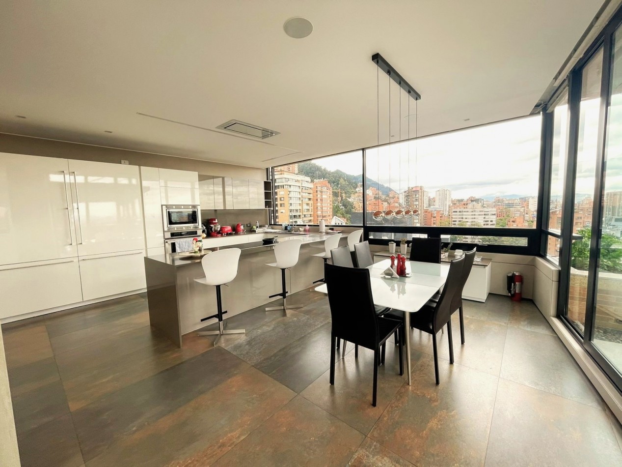 Apartamento en Venta Cabrera con 4 Alcobas y Amplia Terraza