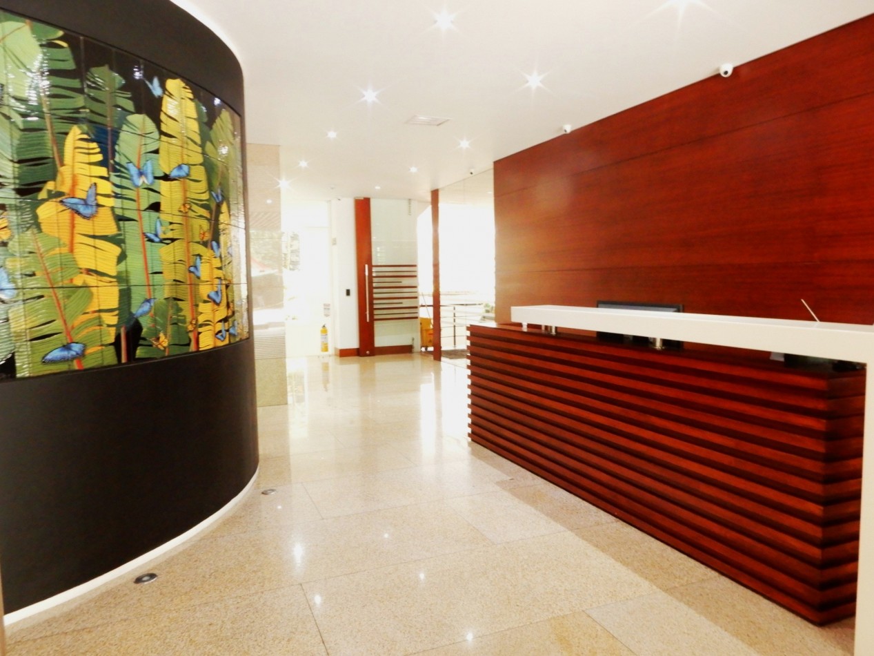 Apartamento en Venta Chico Virrey Exterior 3 Alcobas y Terrazas con 4 Parqueaderos
