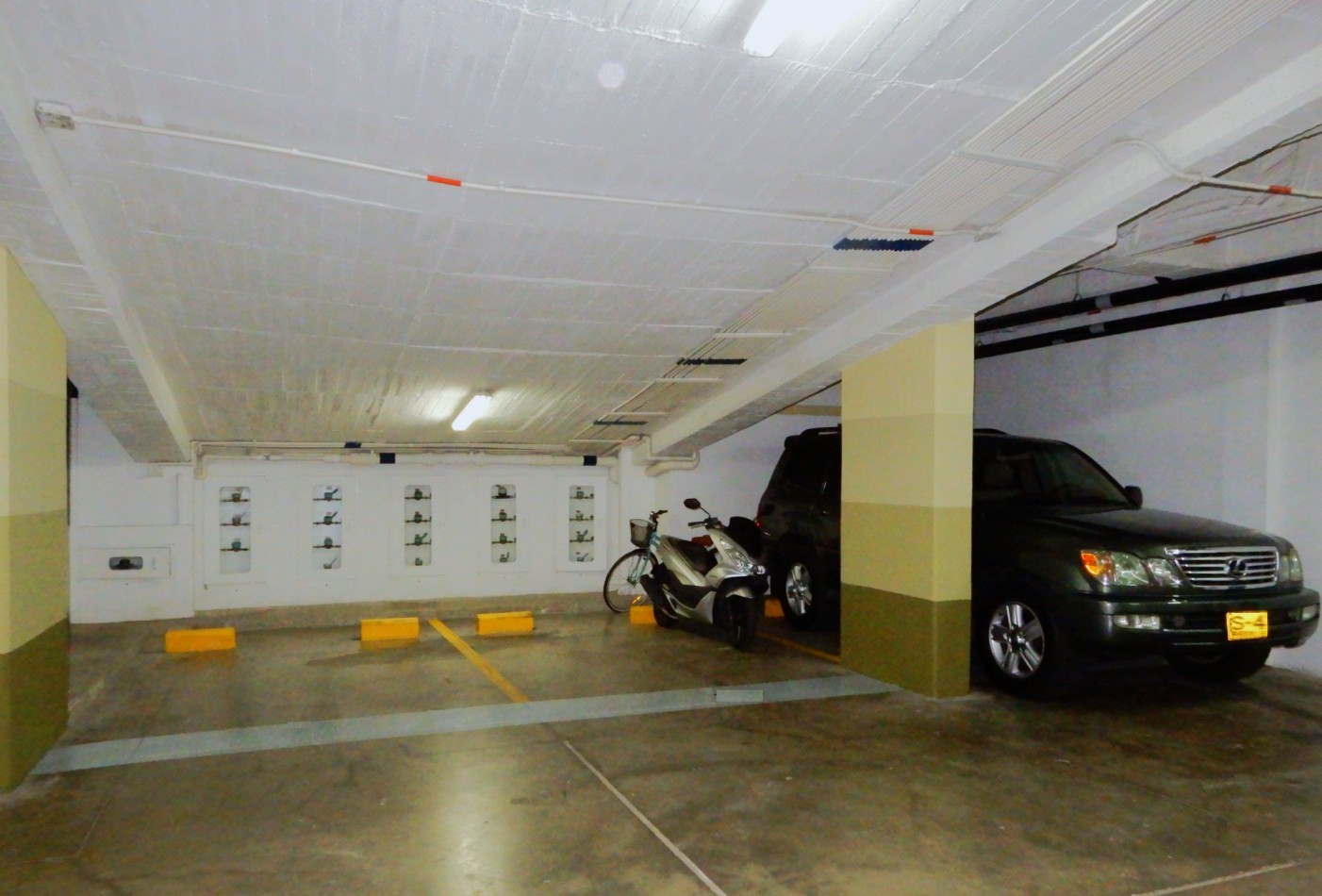 Apartamento en Venta Chico Virrey Exterior 3 Alcobas y Terrazas con 4 Parqueaderos