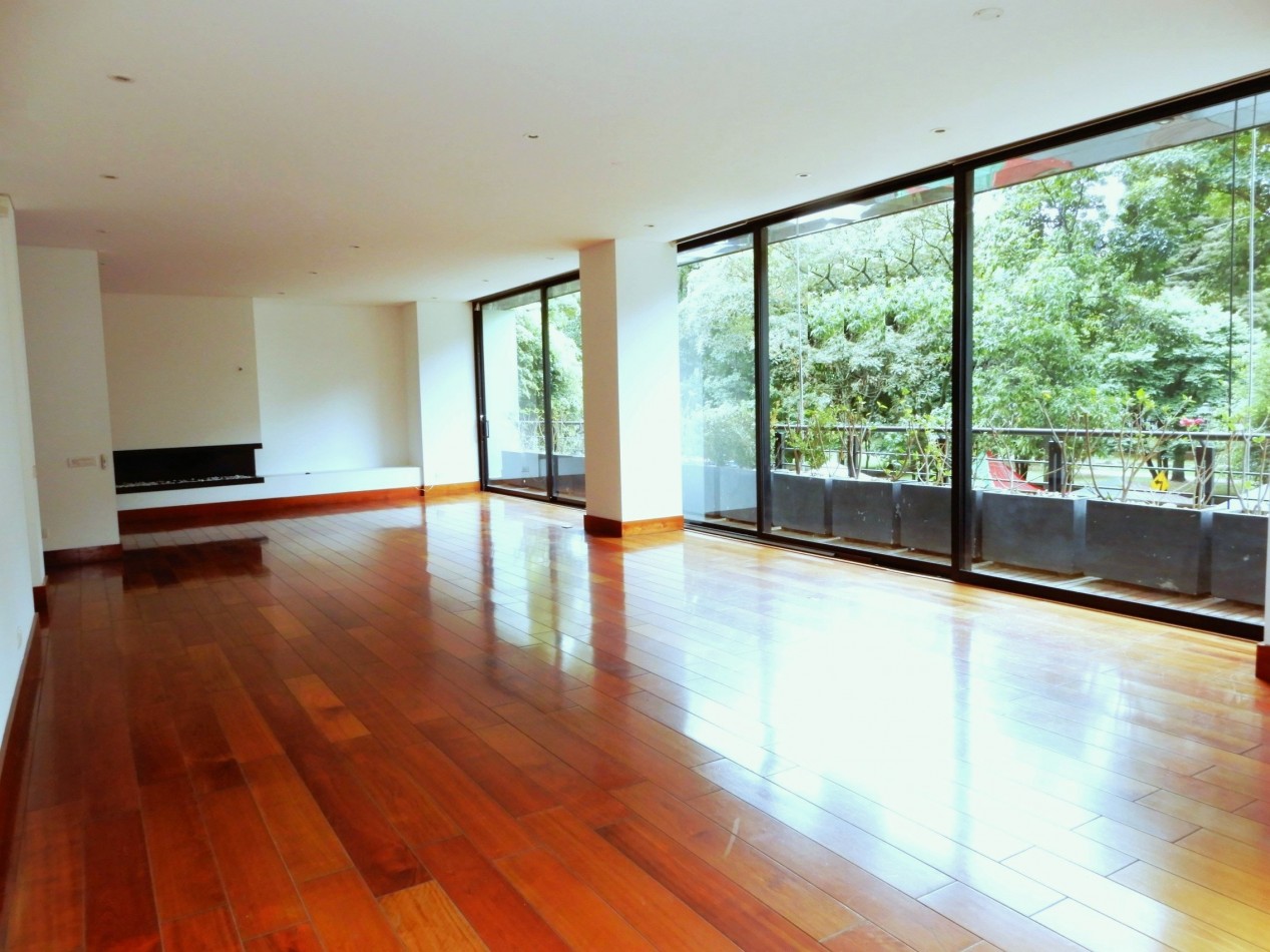 Apartamento en Venta Chico Virrey Exterior 3 Alcobas y Terrazas con 4 Parqueaderos