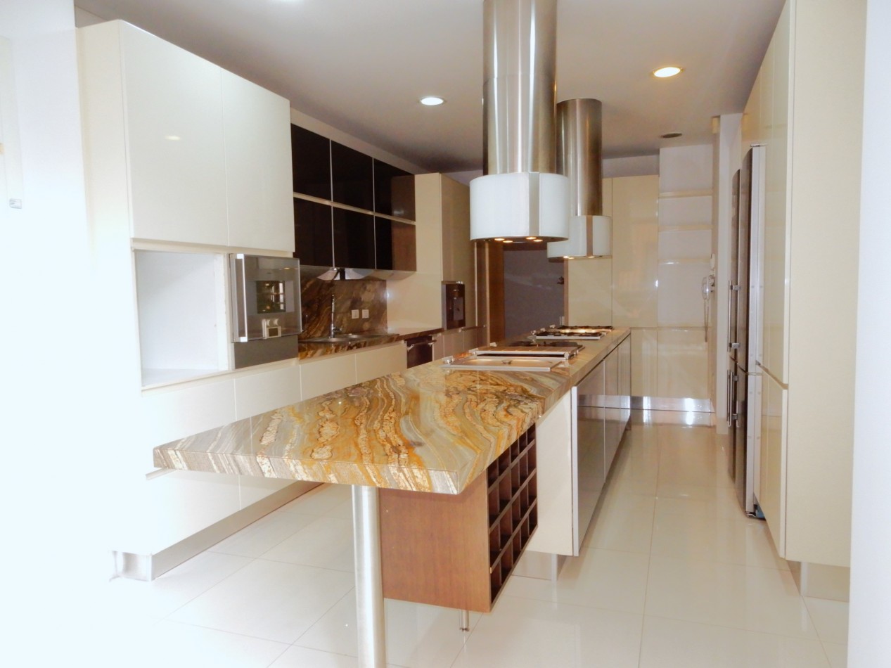 Apartamento en Venta Chico Virrey Exterior 3 Alcobas y Terrazas con 4 Parqueaderos