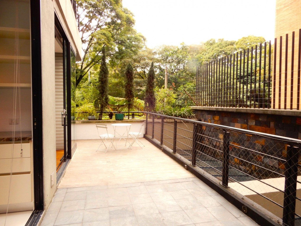 Apartamento en Venta Chico Virrey Exterior 3 Alcobas y Terrazas con 4 Parqueaderos