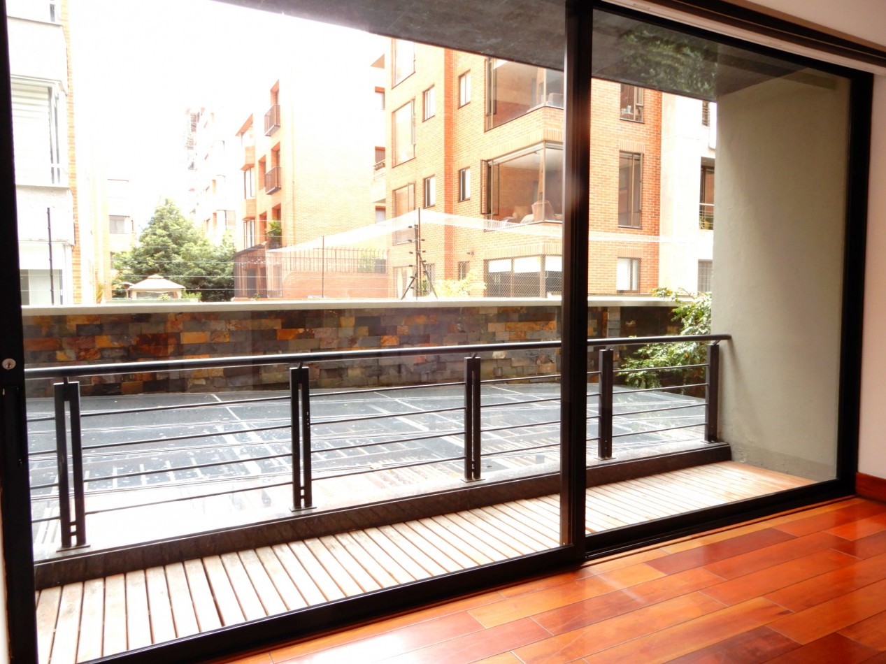 Apartamento en Venta Chico Virrey Exterior 3 Alcobas y Terrazas con 4 Parqueaderos