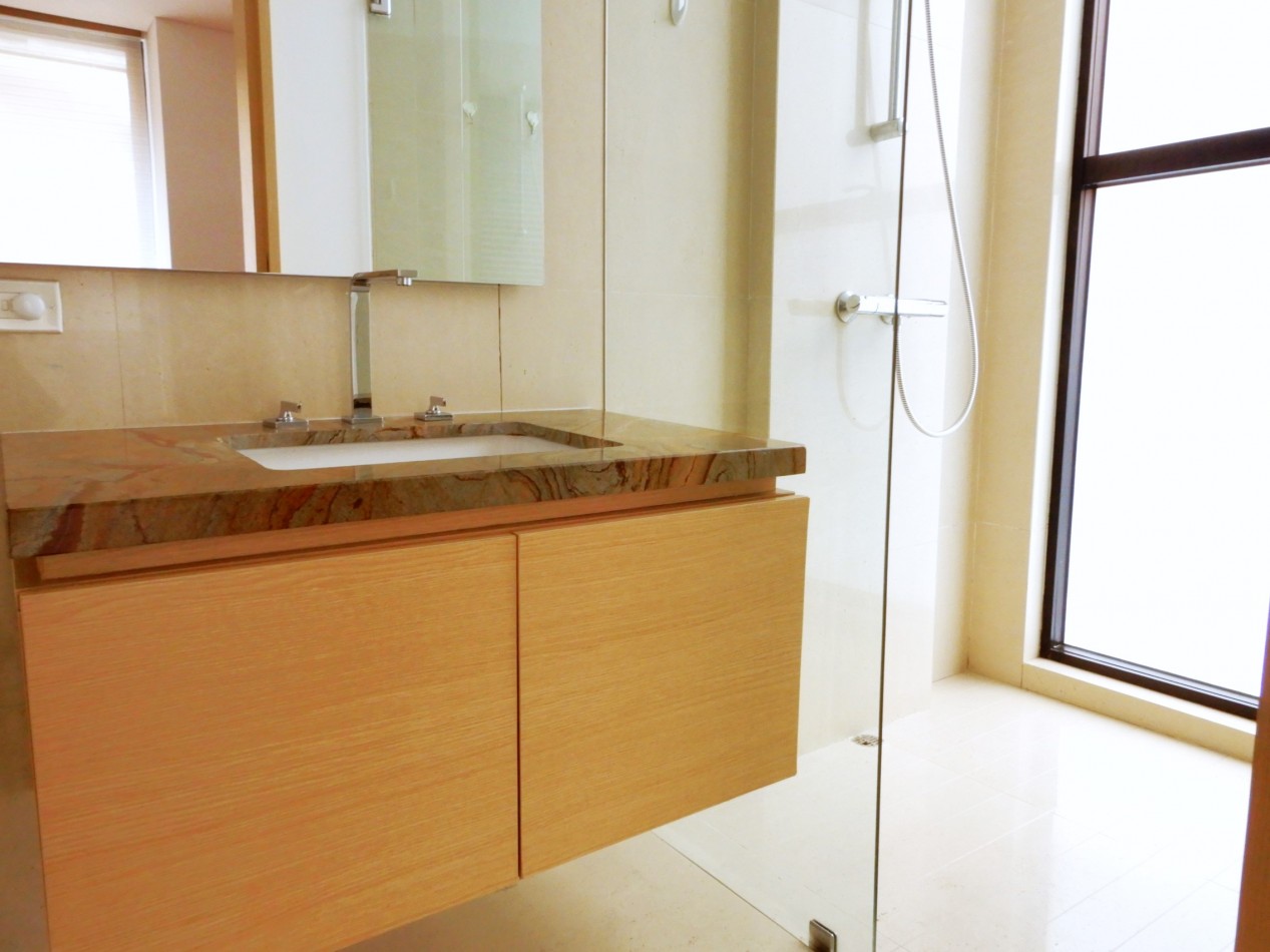 Apartamento en Venta Chico Virrey Exterior 3 Alcobas y Terrazas con 4 Parqueaderos