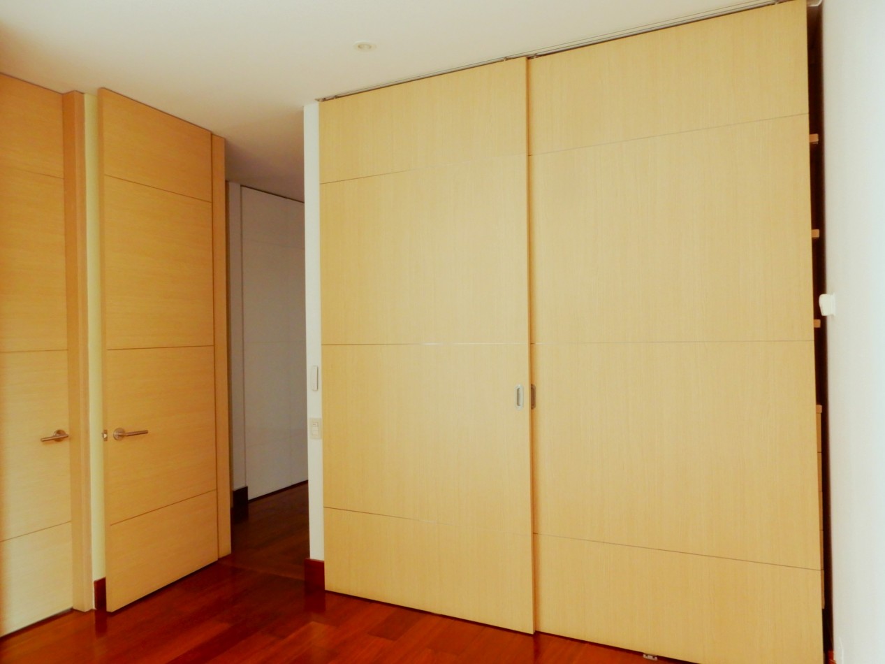 Apartamento en Venta Chico Virrey Exterior 3 Alcobas y Terrazas con 4 Parqueaderos