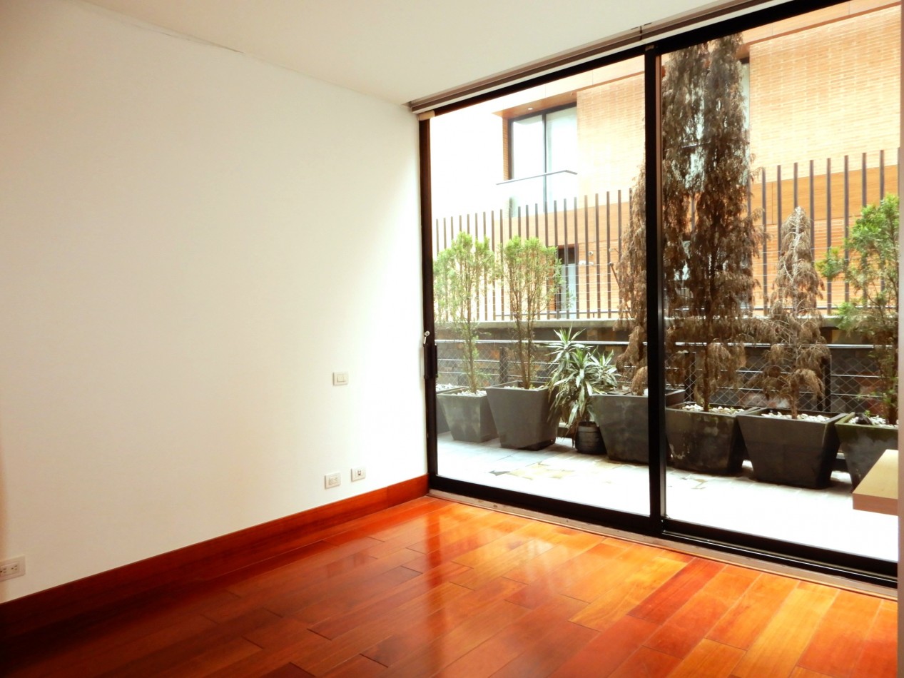 Apartamento en Venta Chico Virrey Exterior 3 Alcobas y Terrazas con 4 Parqueaderos