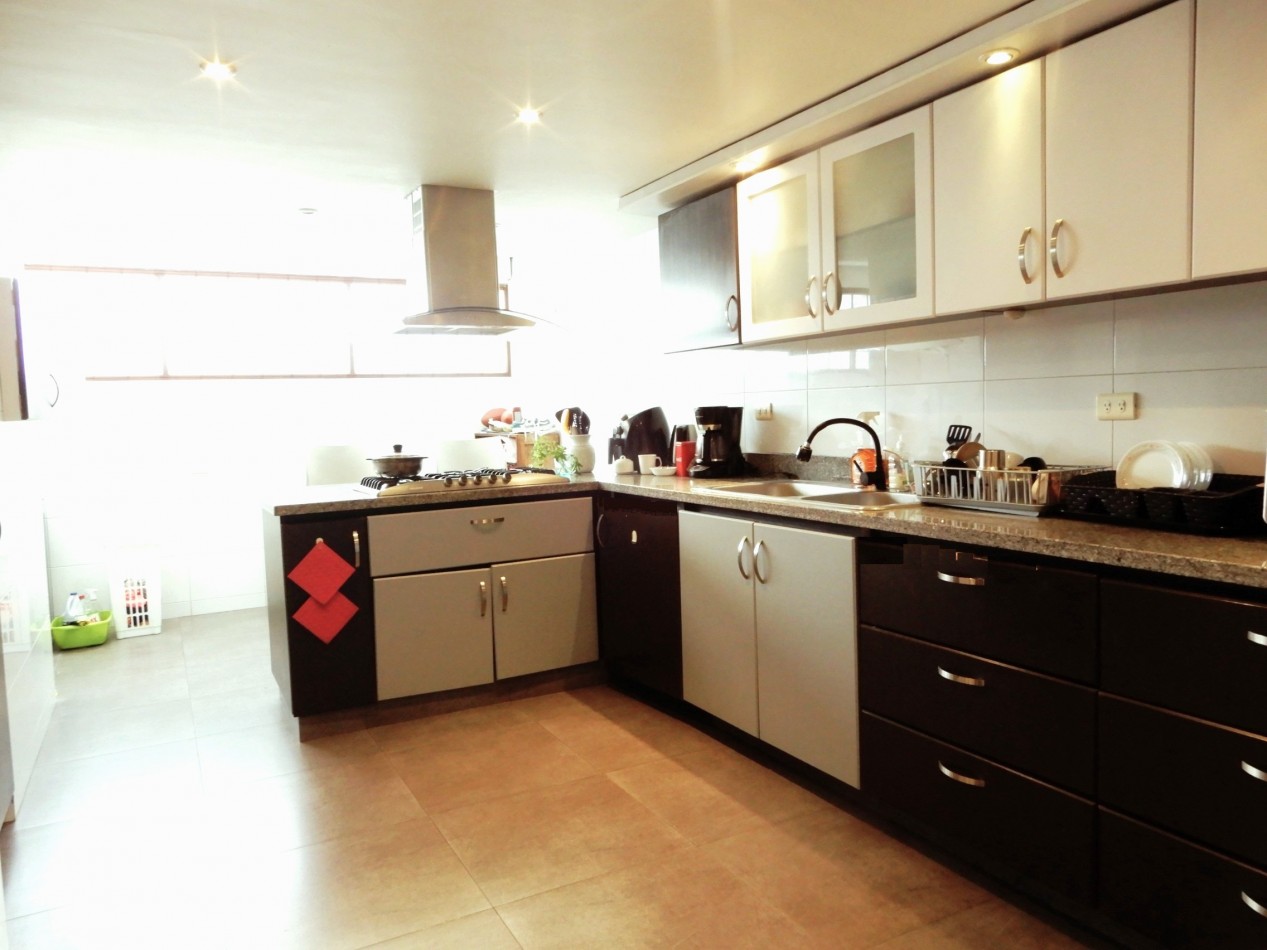 Casa en Venta La Floresta 4 Alcobas y 2 Parqueaderos