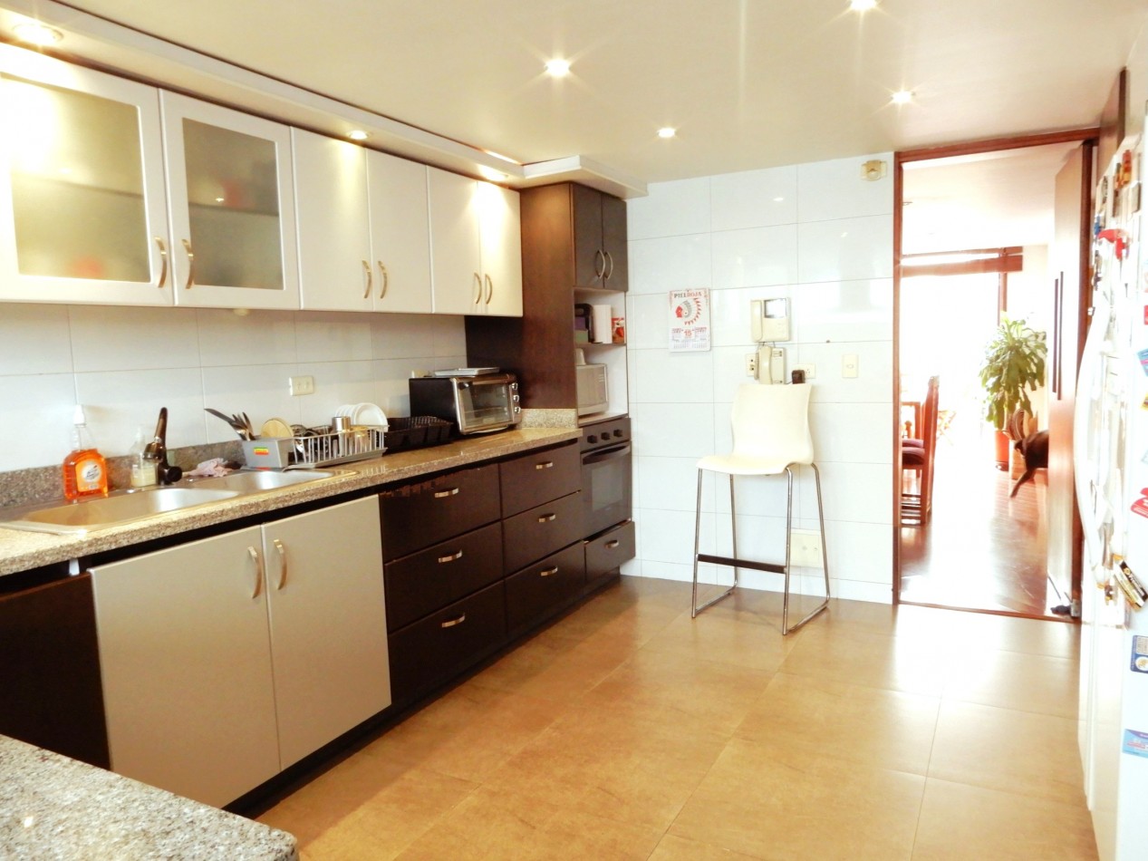 Casa en Venta La Floresta 4 Alcobas y 2 Parqueaderos