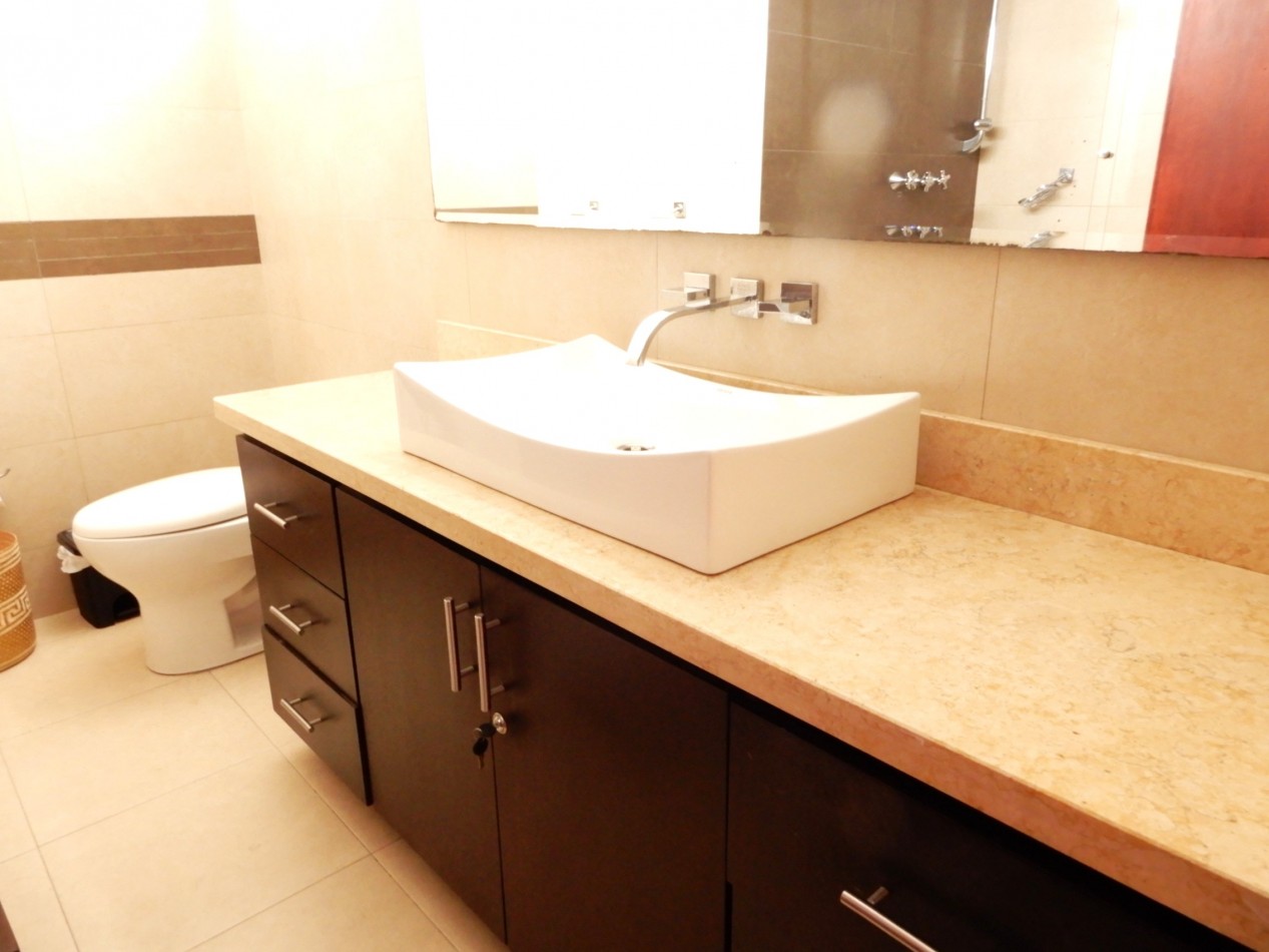 Casa en Venta La Floresta 4 Alcobas y 2 Parqueaderos