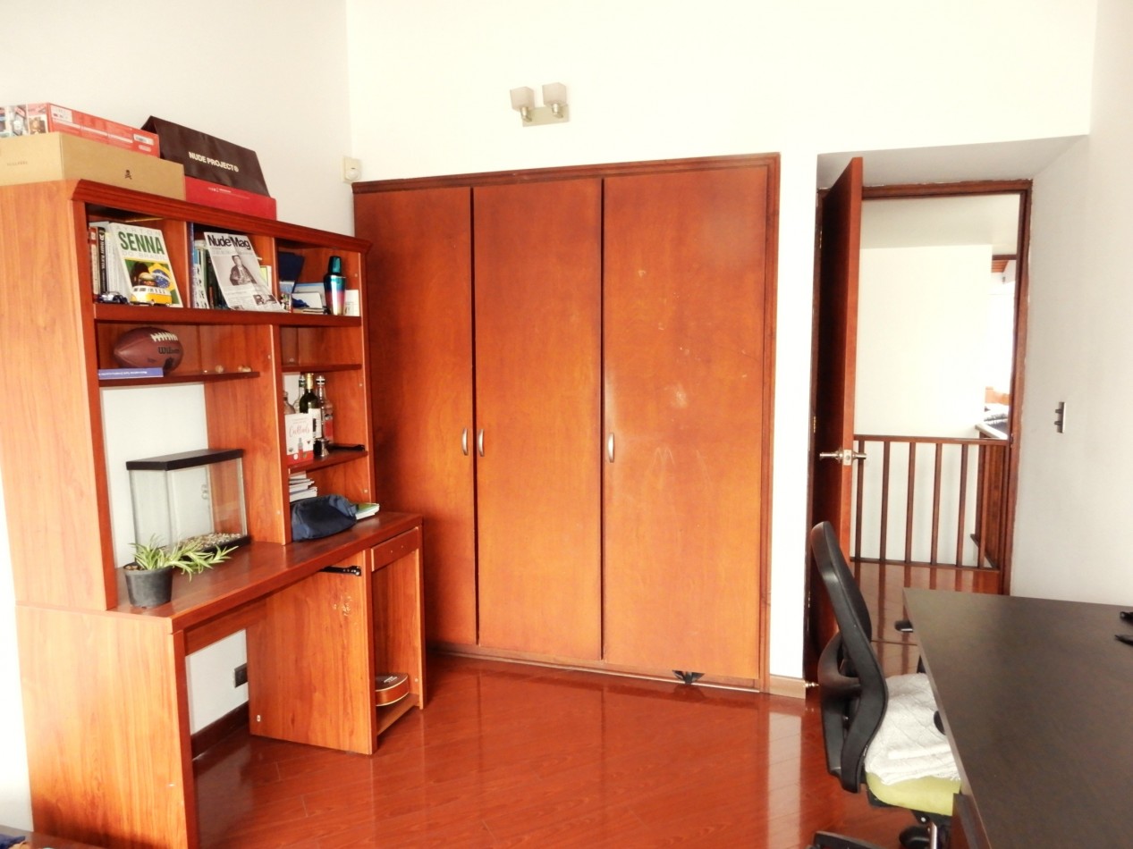 Casa en Venta La Floresta 4 Alcobas y 2 Parqueaderos