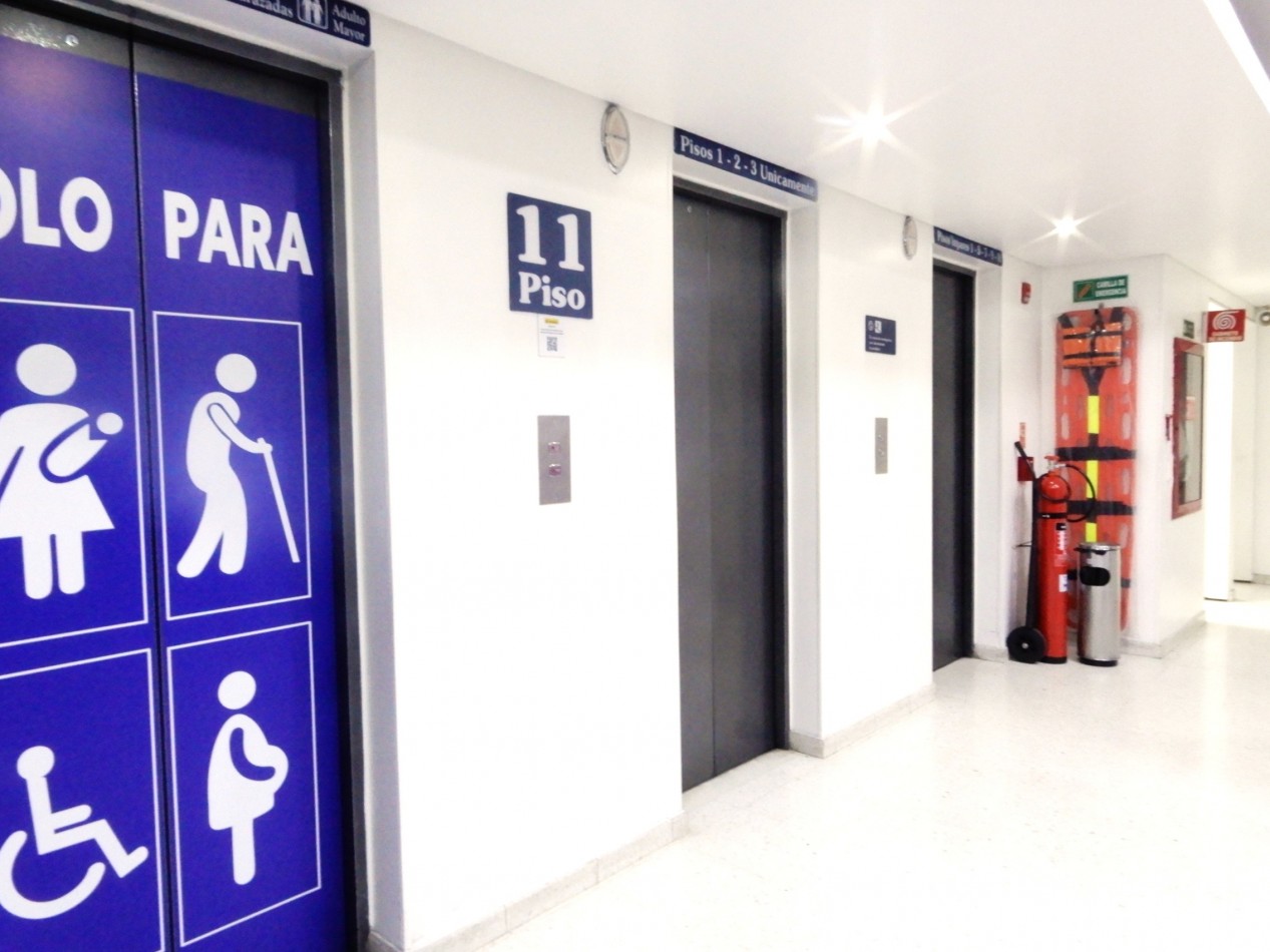 Arriendo Consultorio Medico Amoblado en Clinica Colombia