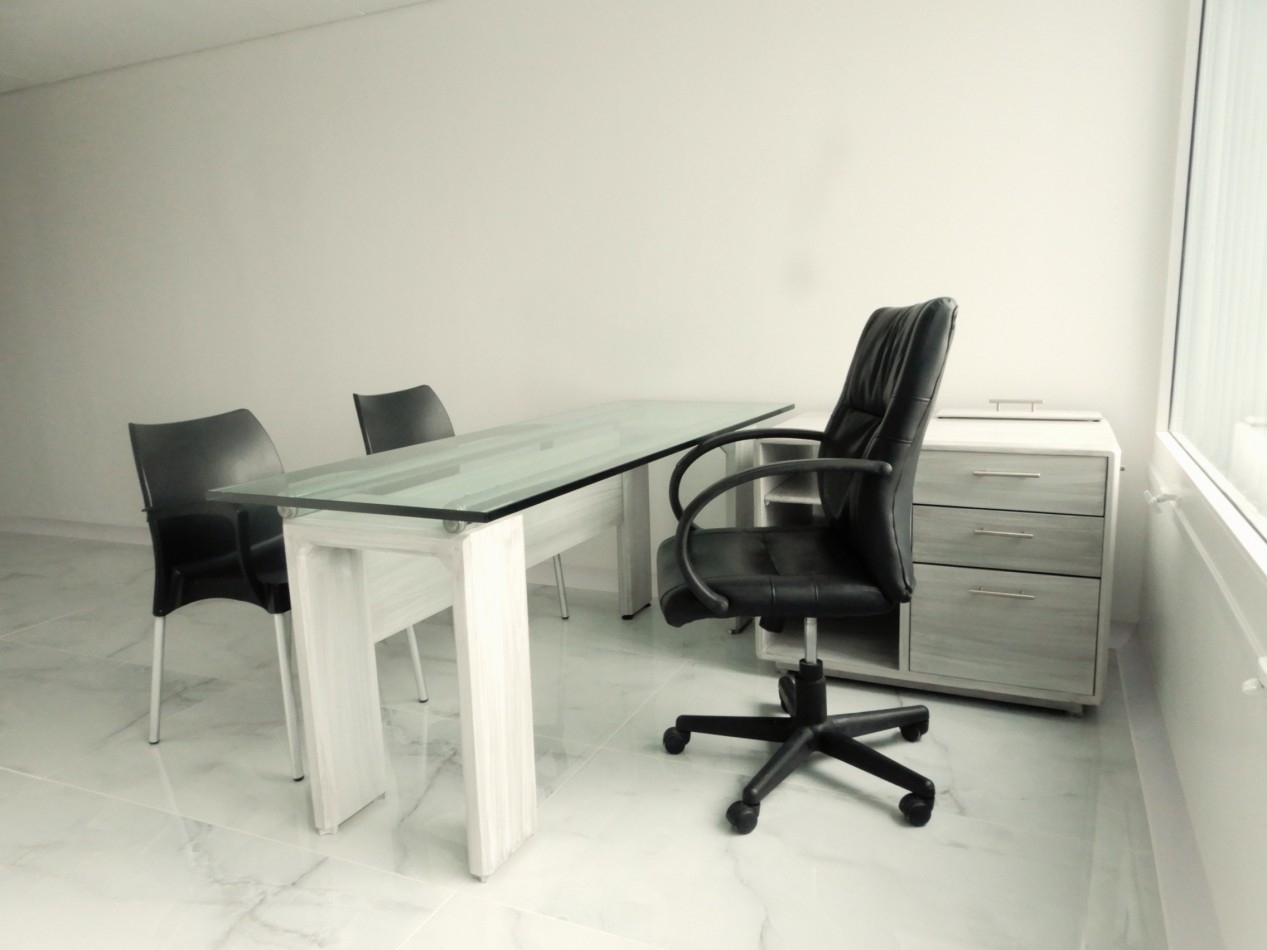 Arriendo Consultorio Medico Amoblado en Clinica Colombia