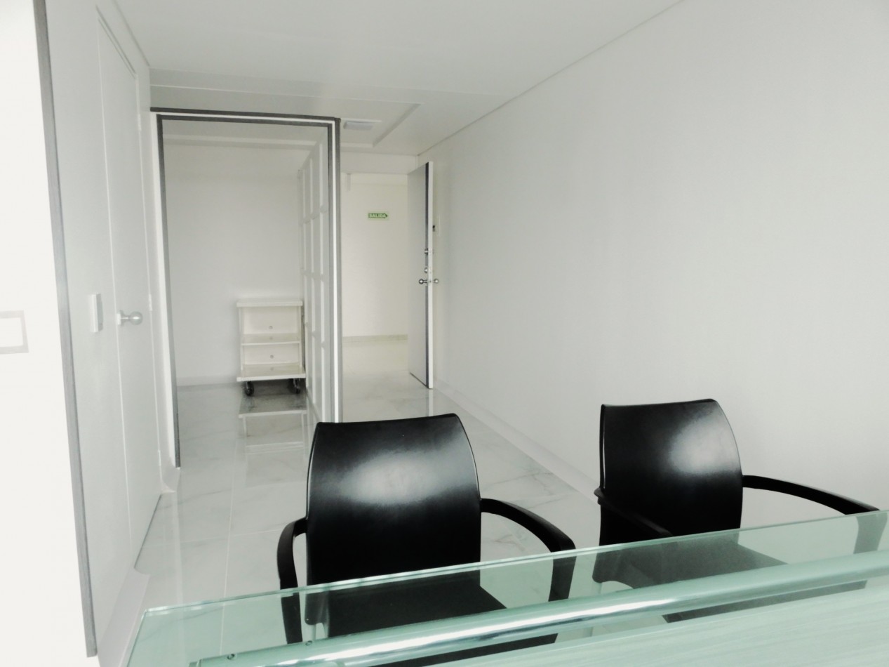 Arriendo Consultorio Medico Amoblado en Clinica Colombia