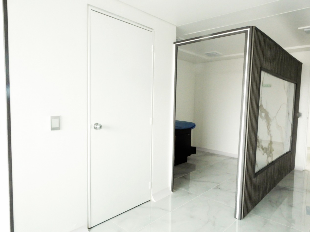 Arriendo Consultorio Medico Amoblado en Clinica Colombia