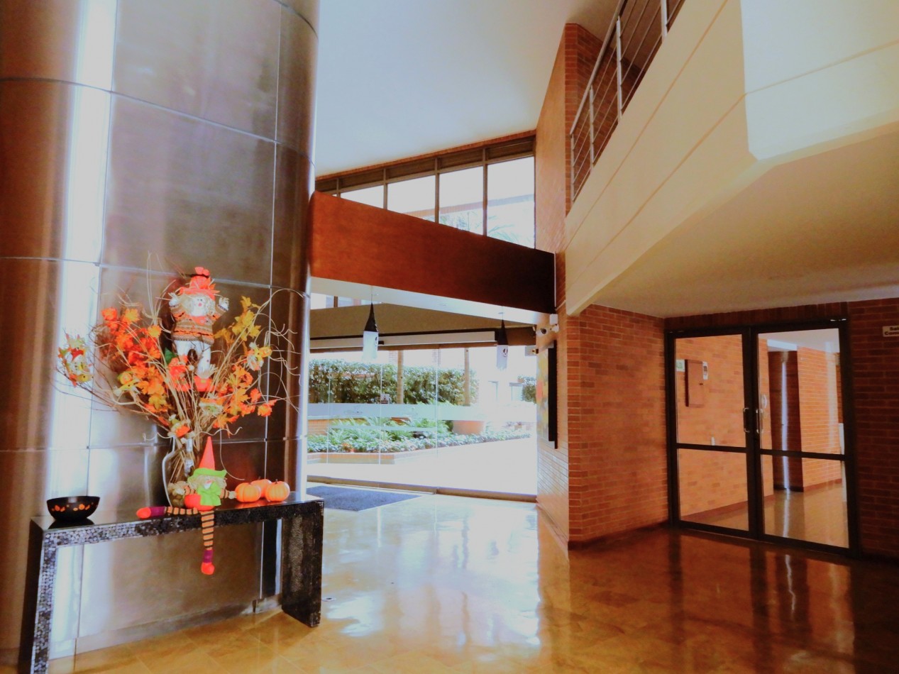 Apartamento en Venta Santa Barbara Alta 3 Alcobas con Balcon y Estudio