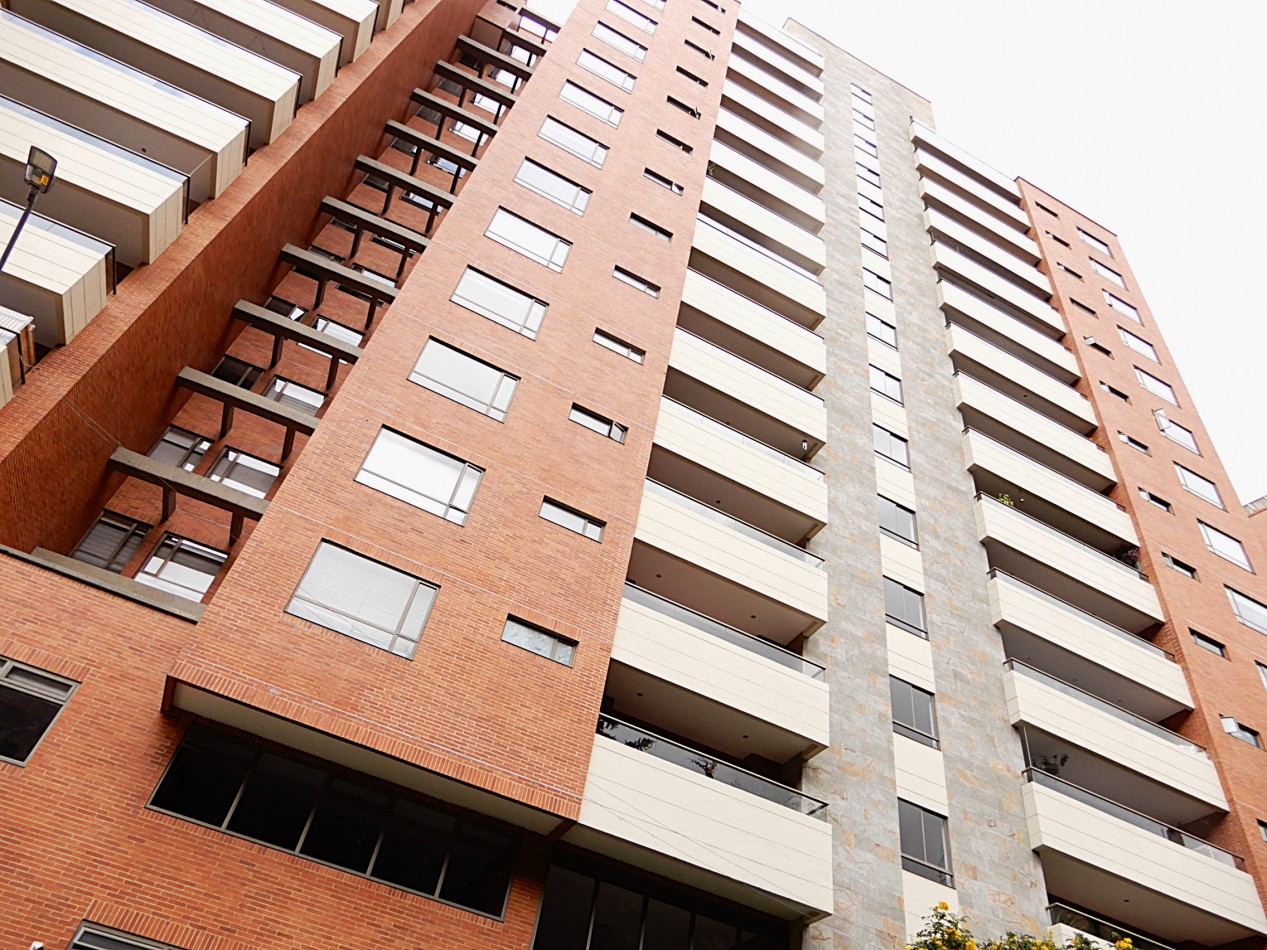 Apartamento en Venta Santa Barbara Alta 3 Alcobas con Balcon y Estudio