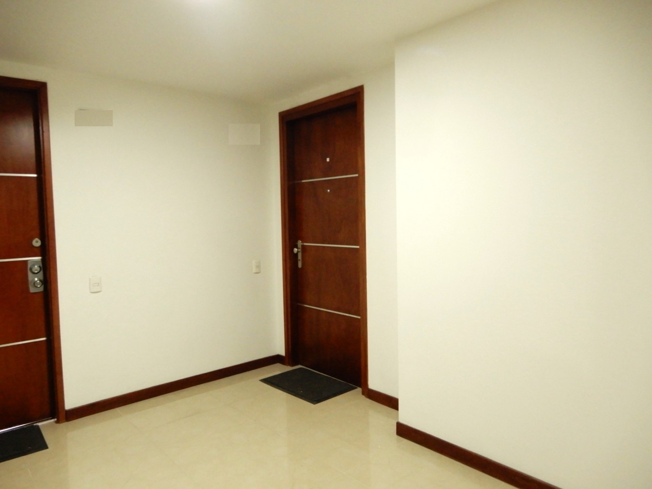 Apartamento en Venta Santa Barbara Alta 3 Alcobas con Balcon y Estudio