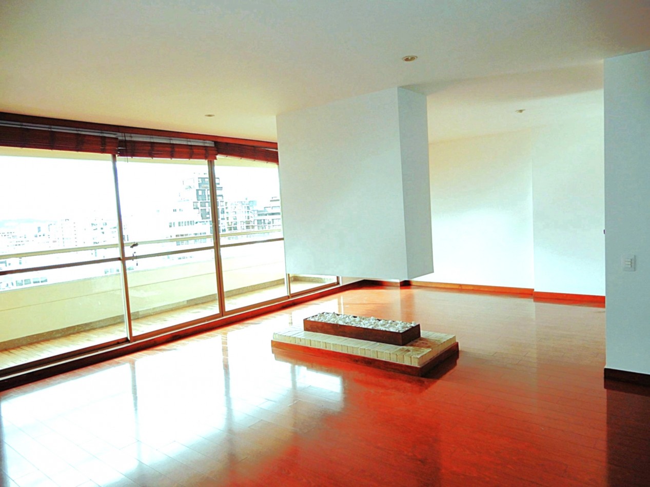 Apartamento en Venta Santa Barbara Alta 3 Alcobas con Balcon y Estudio