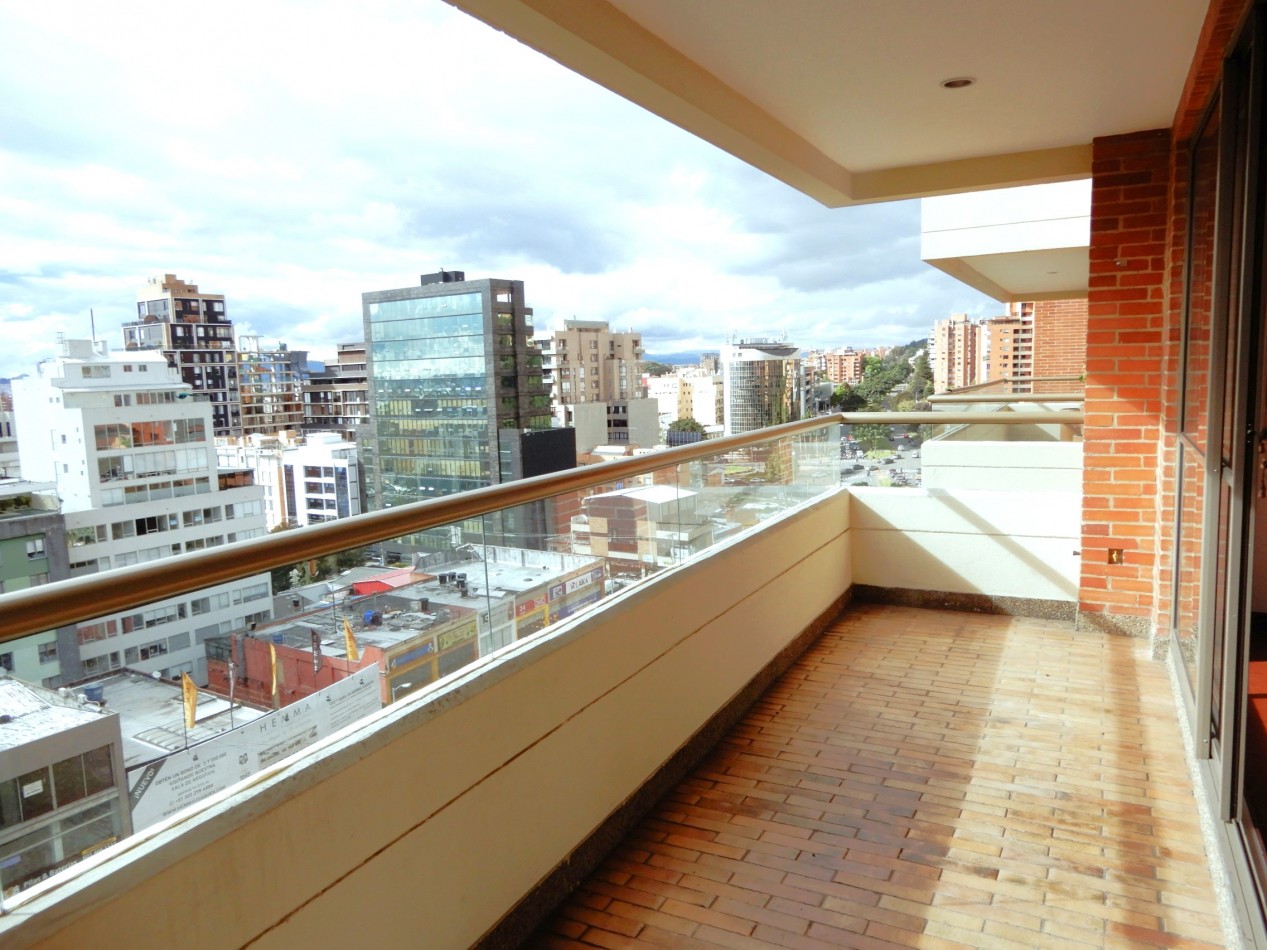 Apartamento en Venta Santa Barbara Alta 3 Alcobas con Balcon y Estudio