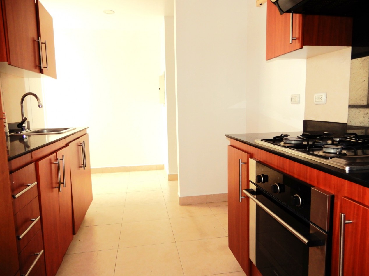 Apartamento en Venta Santa Barbara Alta 3 Alcobas con Balcon y Estudio