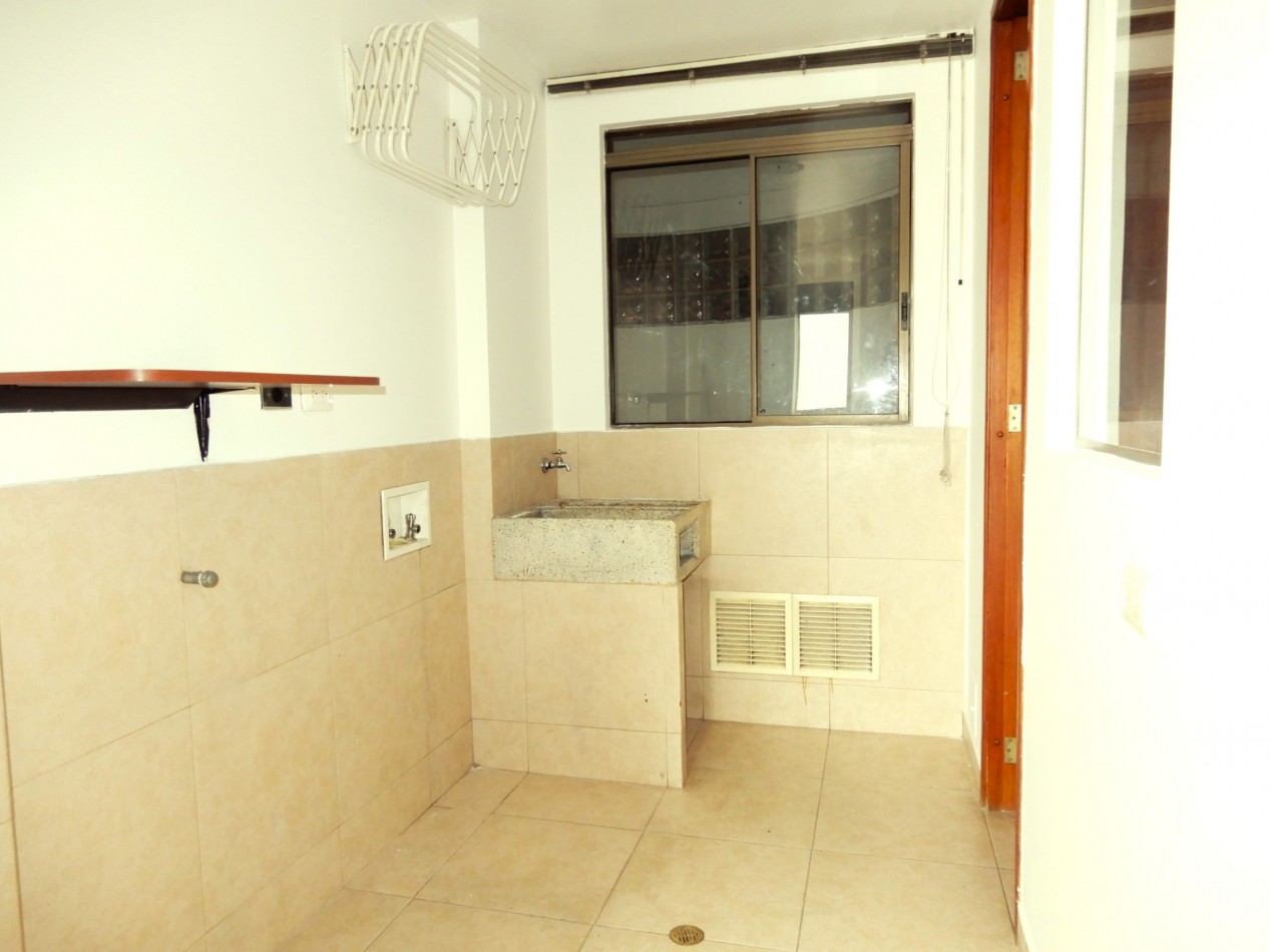 Apartamento en Venta Santa Barbara Alta 3 Alcobas con Balcon y Estudio