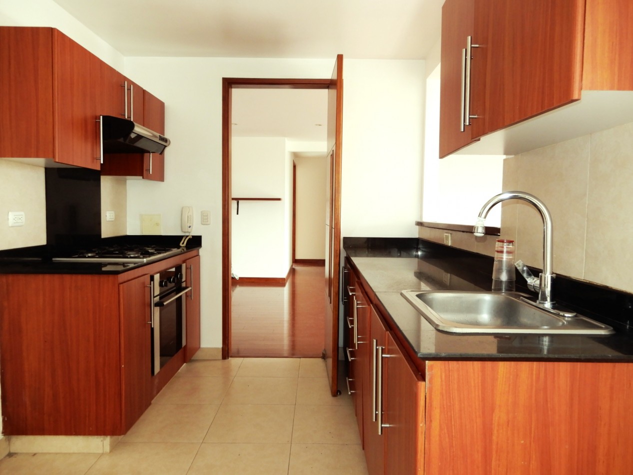 Apartamento en Venta Santa Barbara Alta 3 Alcobas con Balcon y Estudio