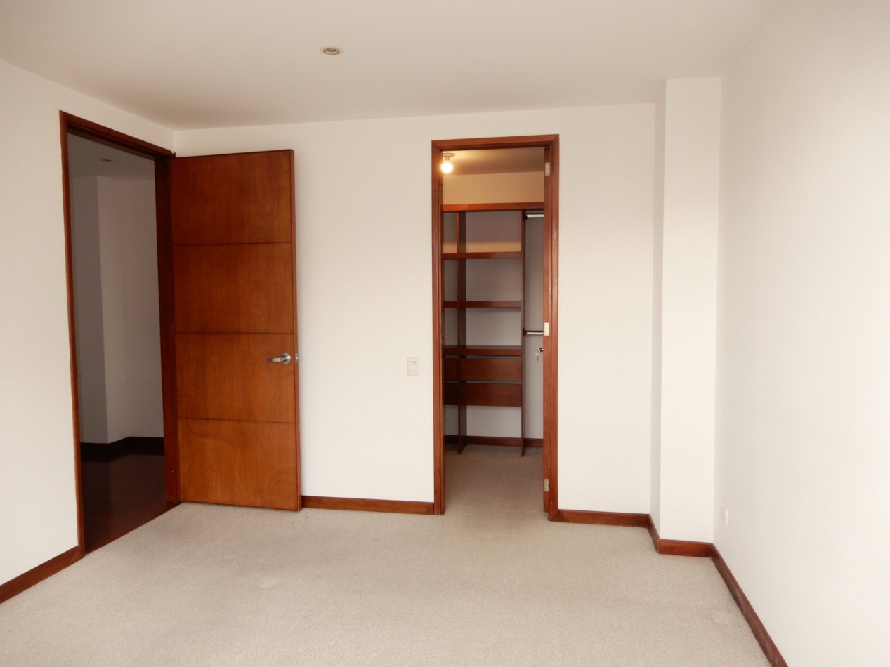 Apartamento en Venta Santa Barbara Alta 3 Alcobas con Balcon y Estudio