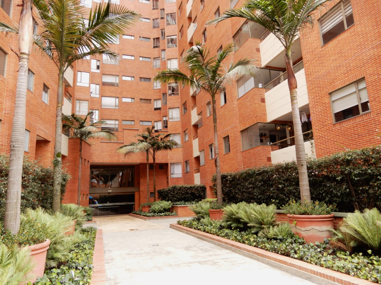Apartamento en Venta Santa Barbara Alta 3 Alcobas con Balcon y Estudio