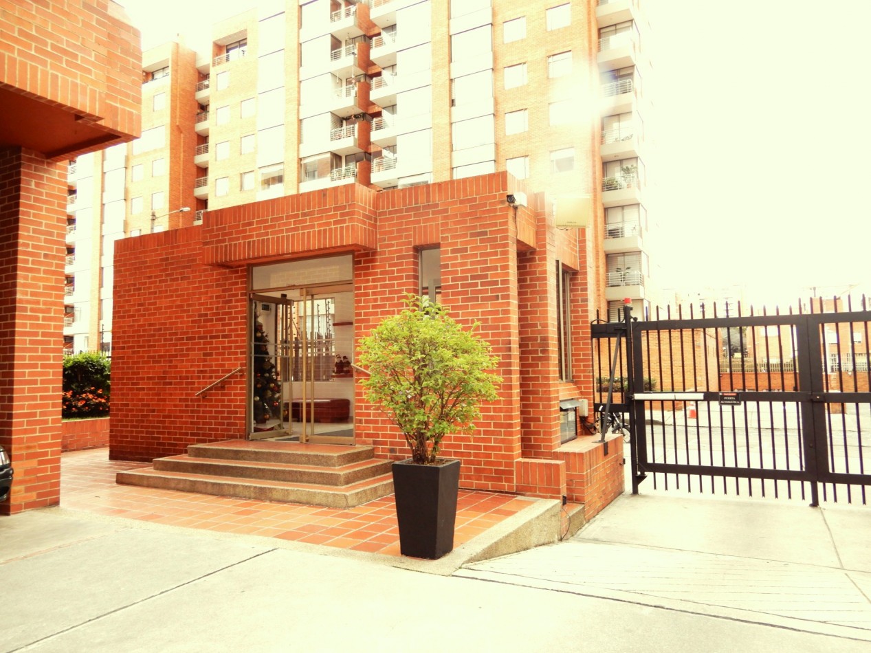 Apartamento en Venta Colina Campestre en Conjunto 3 Alcobas y 3 Parqueaderos.