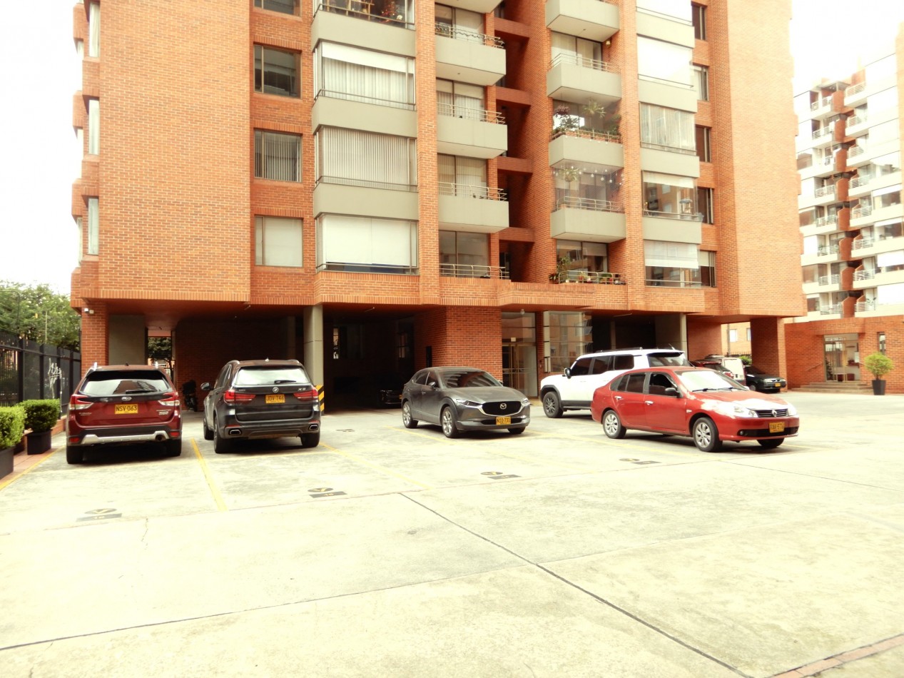 Apartamento en Venta Colina Campestre en Conjunto 3 Alcobas y 3 Parqueaderos.