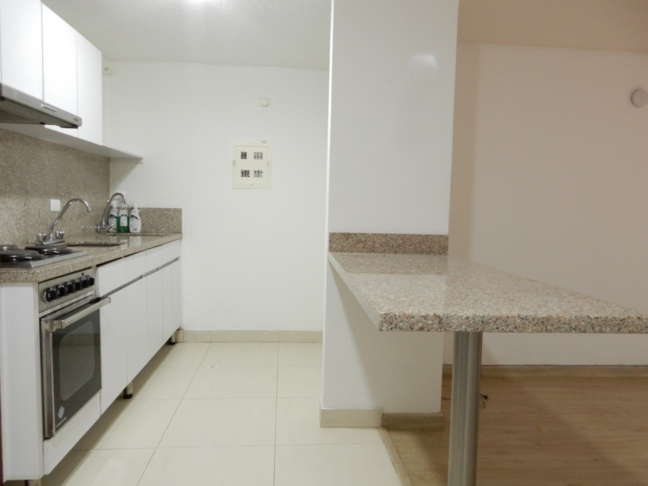 Apartaestudio en Arriendo Alhambra Remodelado y con Terraza