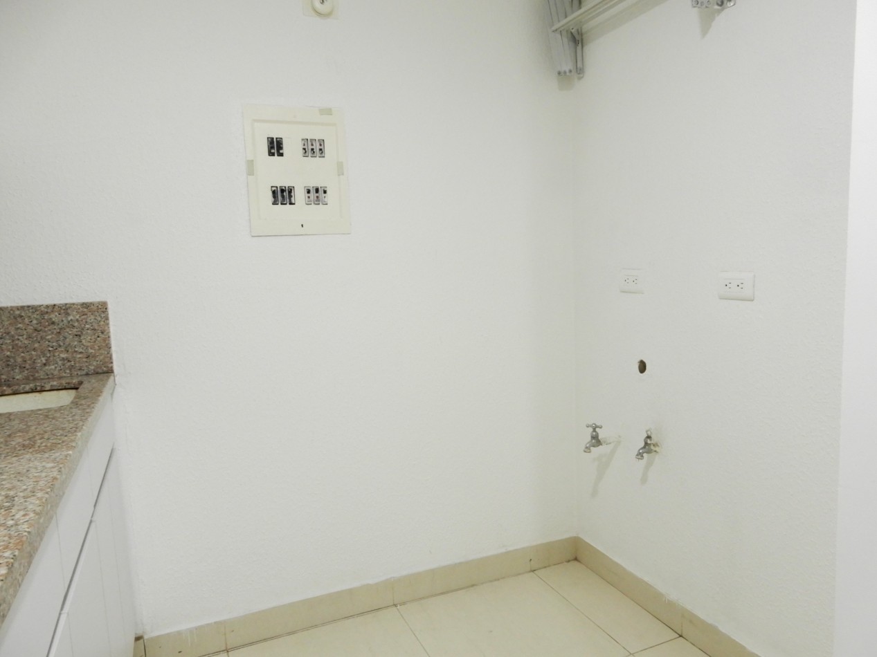 Apartaestudio en Arriendo Alhambra Remodelado y con Terraza