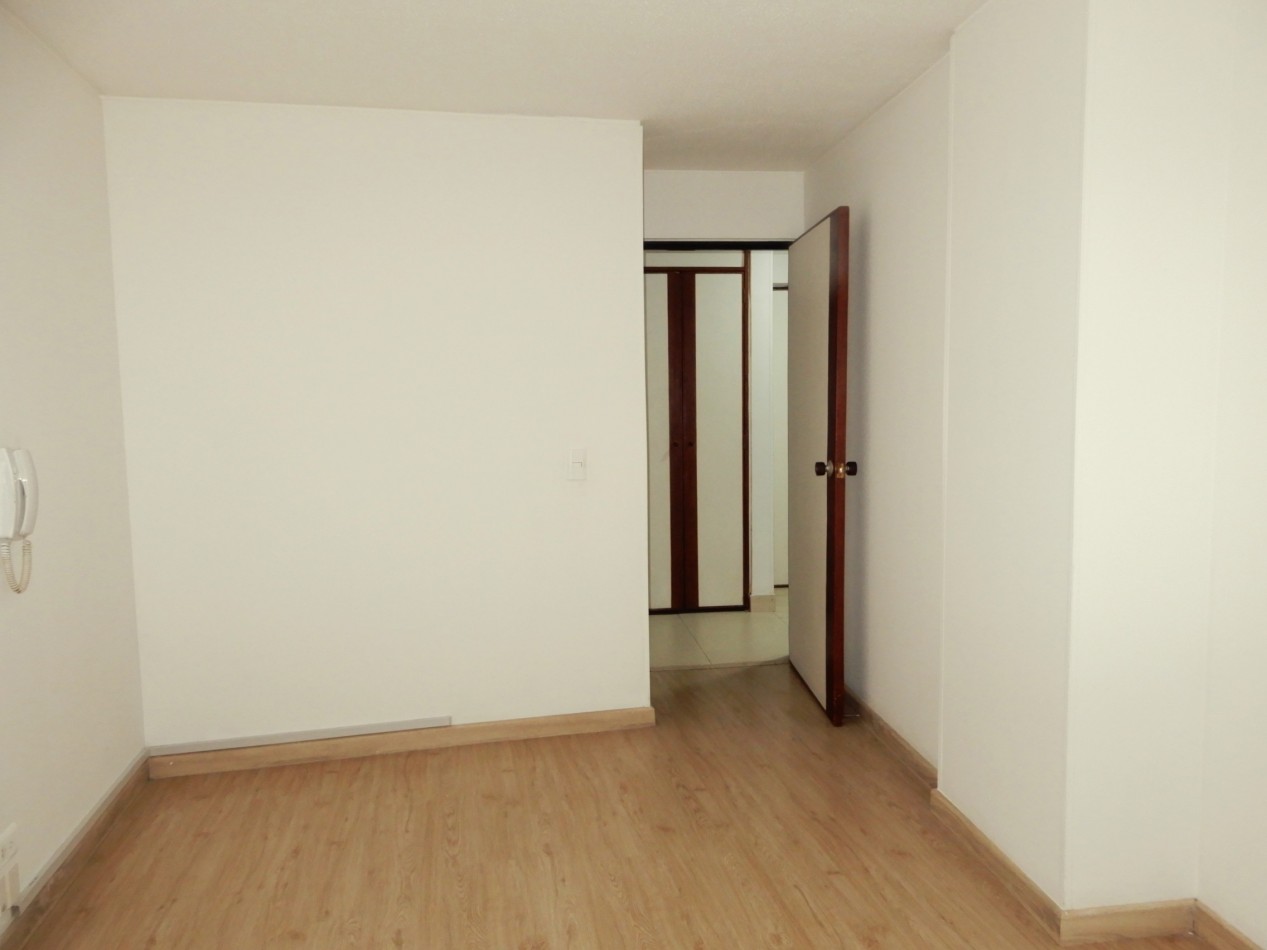 Apartaestudio en Arriendo Alhambra Remodelado y con Terraza