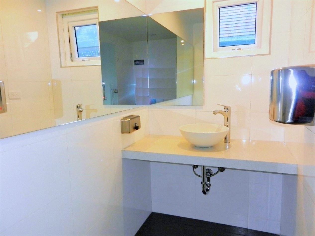 Arriendo Consultorio Medico en San Patricio con Parqueadero