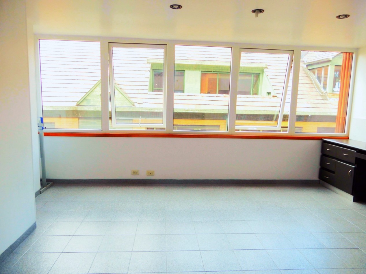 Arriendo Consultorio Medico en San Patricio con Parqueadero