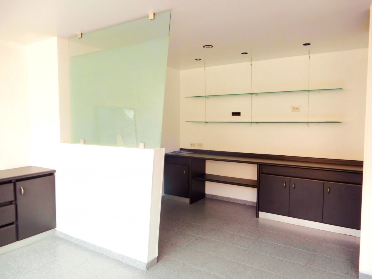 Arriendo Consultorio Medico en San Patricio con Parqueadero