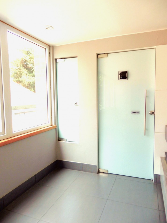 Arriendo Consultorio Medico en San Patricio con Parqueadero