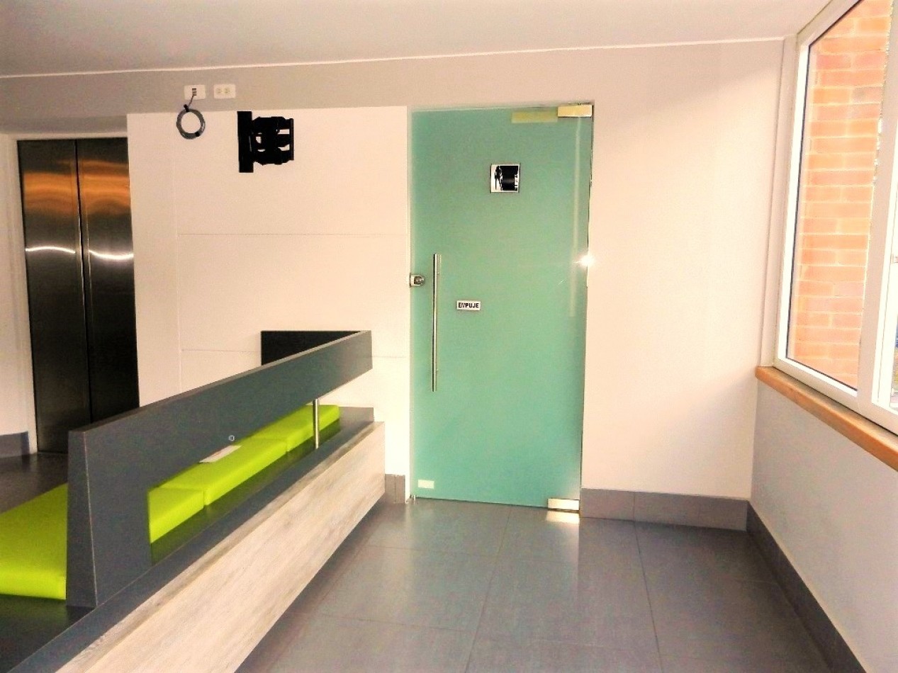 Arriendo Consultorio Medico en San Patricio con Parqueadero