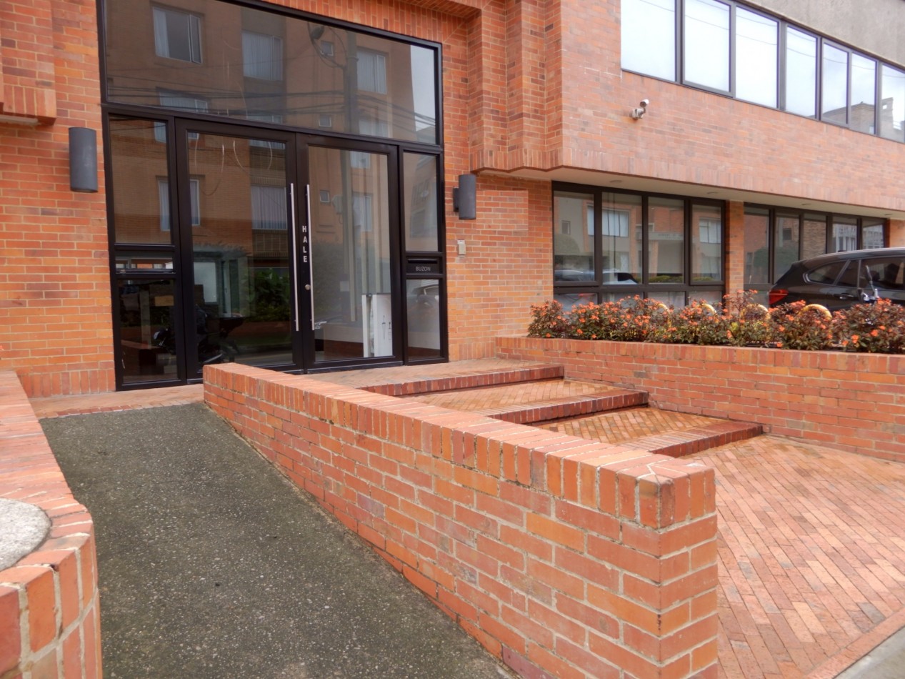 Arriendo Consultorio Medico en San Patricio con Parqueadero