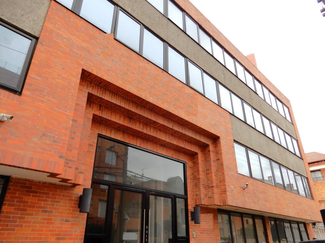 Arriendo Consultorio Medico en San Patricio con Parqueadero