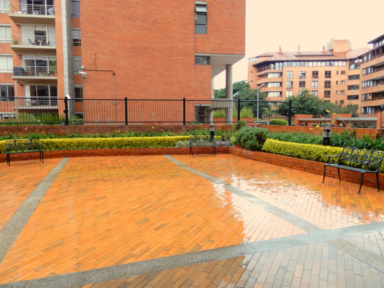 Apartamento en Arriendo Amoblado La Carolina 2 Alcobas y Balcon