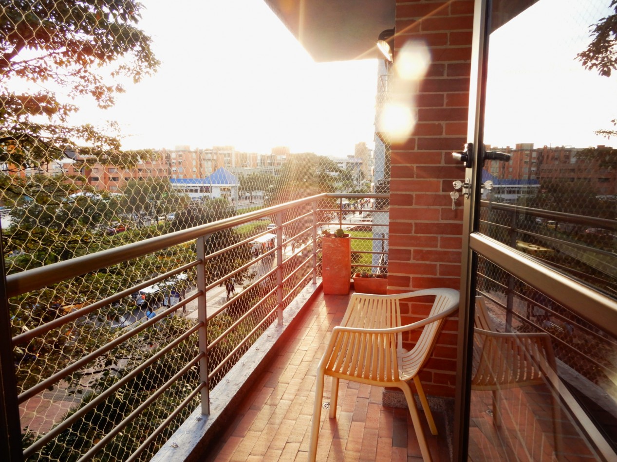 Apartamento en Arriendo Amoblado La Carolina 2 Alcobas y Balcon
